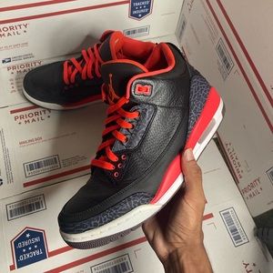 Jordan 3 crimson